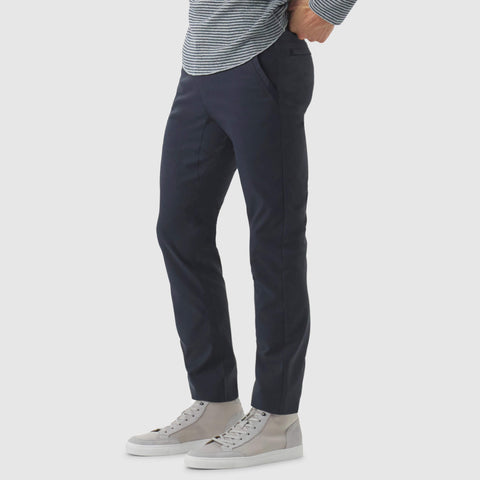 Jetsetter Tech Pant Slim Fit for travel, wrinkle-free, stain repellent, anti-odor, slim fit design.