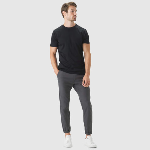 Jetsetter Tech Pant Slim Fit in gray with anti-odor technology and wrinkle-free microfiber fabric.