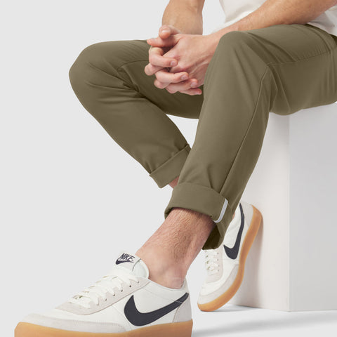 Jetsetter Tech Pant Slim Fit in olive green, featuring anti-odor and wrinkle-free fabric.